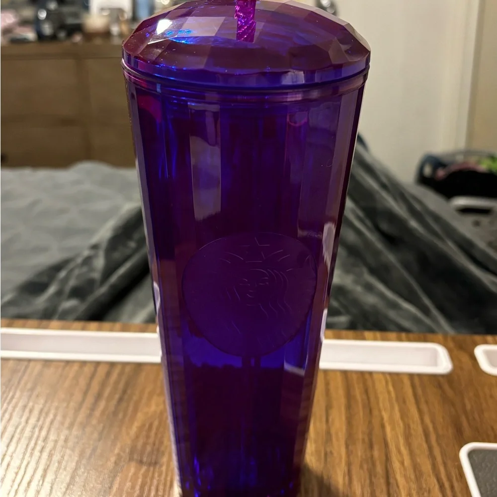 Starbucks cup - Picture 1 of 2